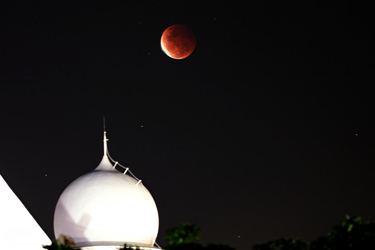 Gerhana Bulan Total...