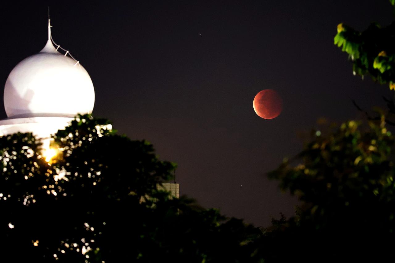 Gerhana Bulan Total...