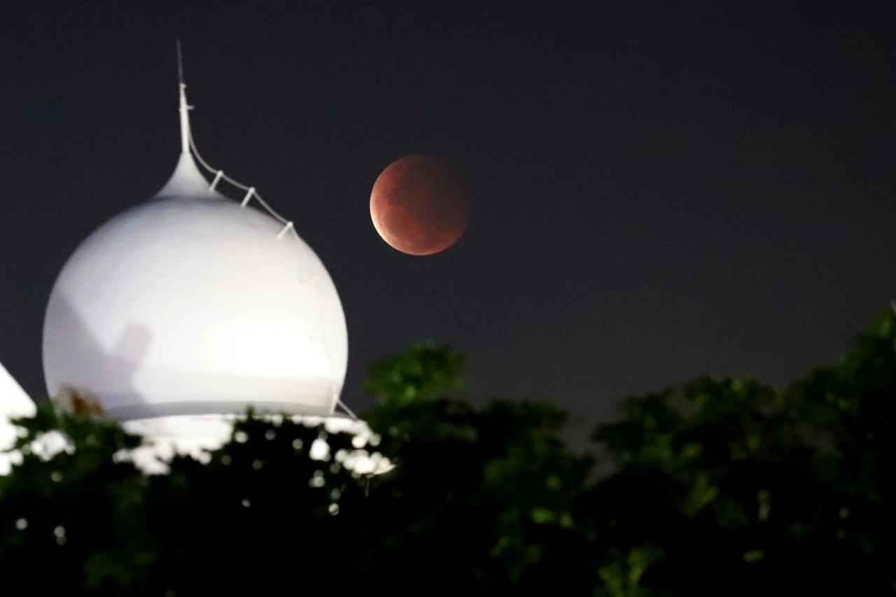 Gerhana Bulan Total...