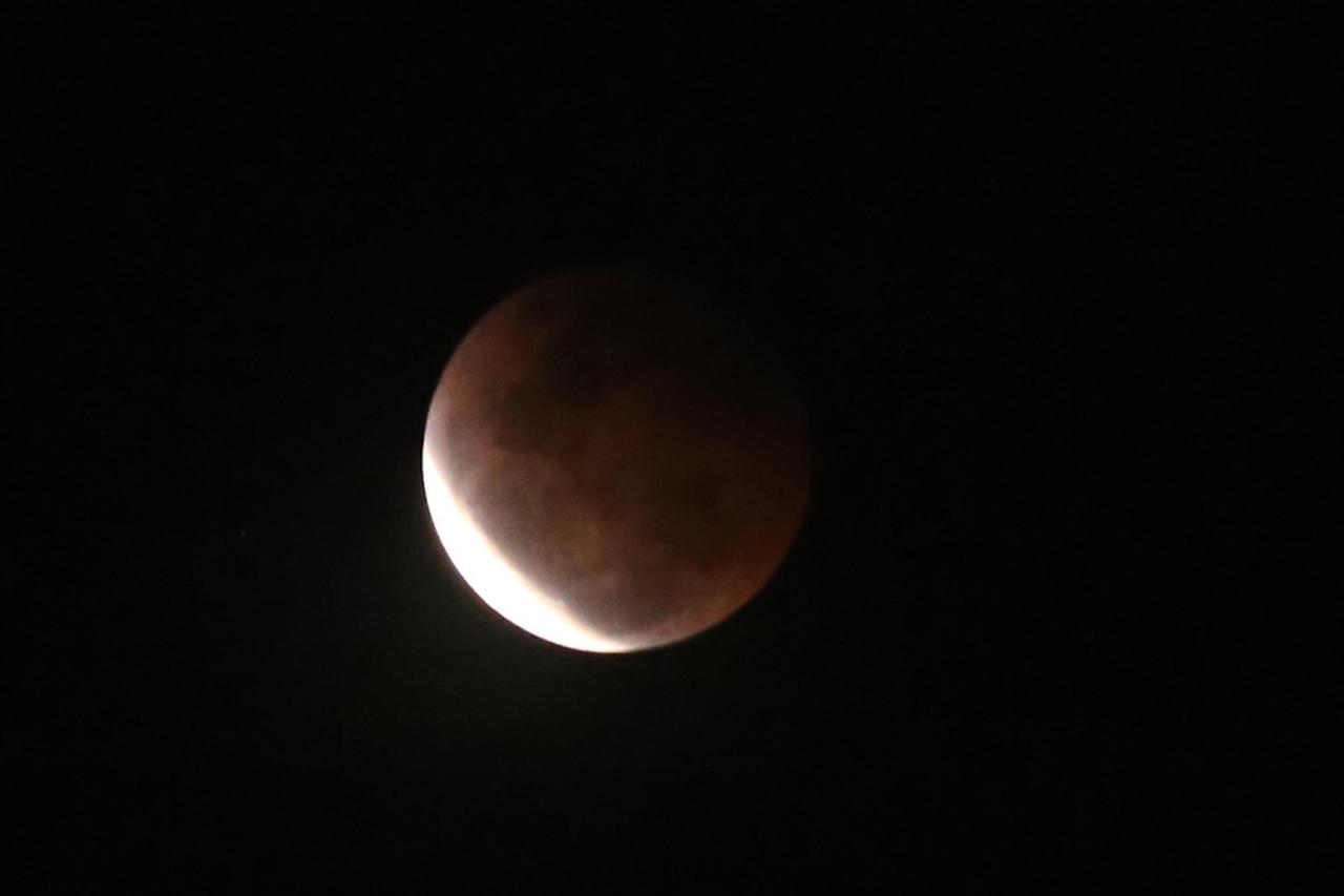 Gerhana Bulan Total...