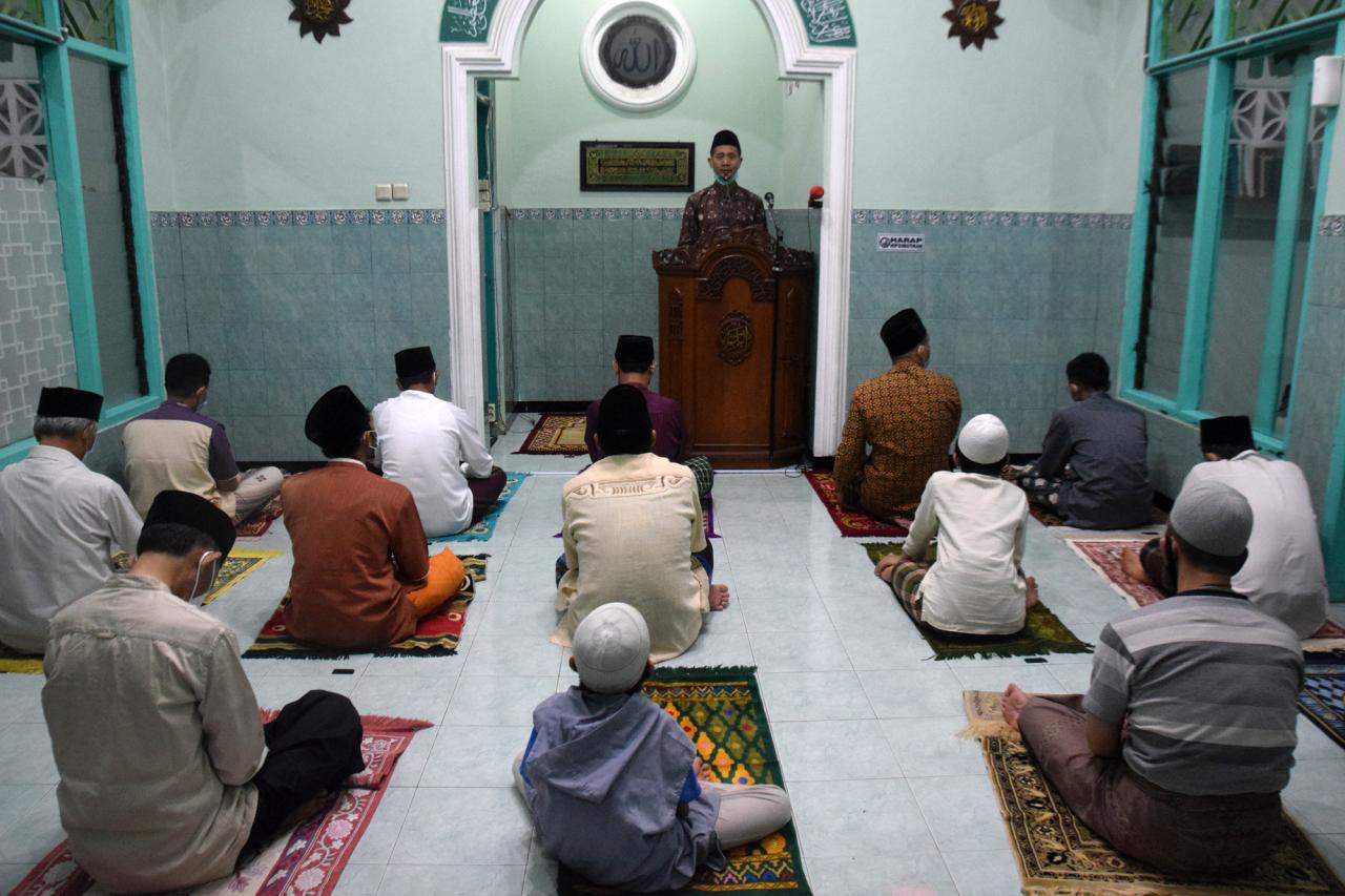 Puluhan Warga Bulusan...