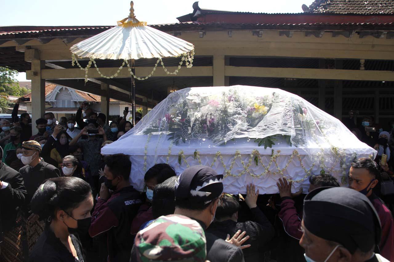 Putri Paku Buwono XII...