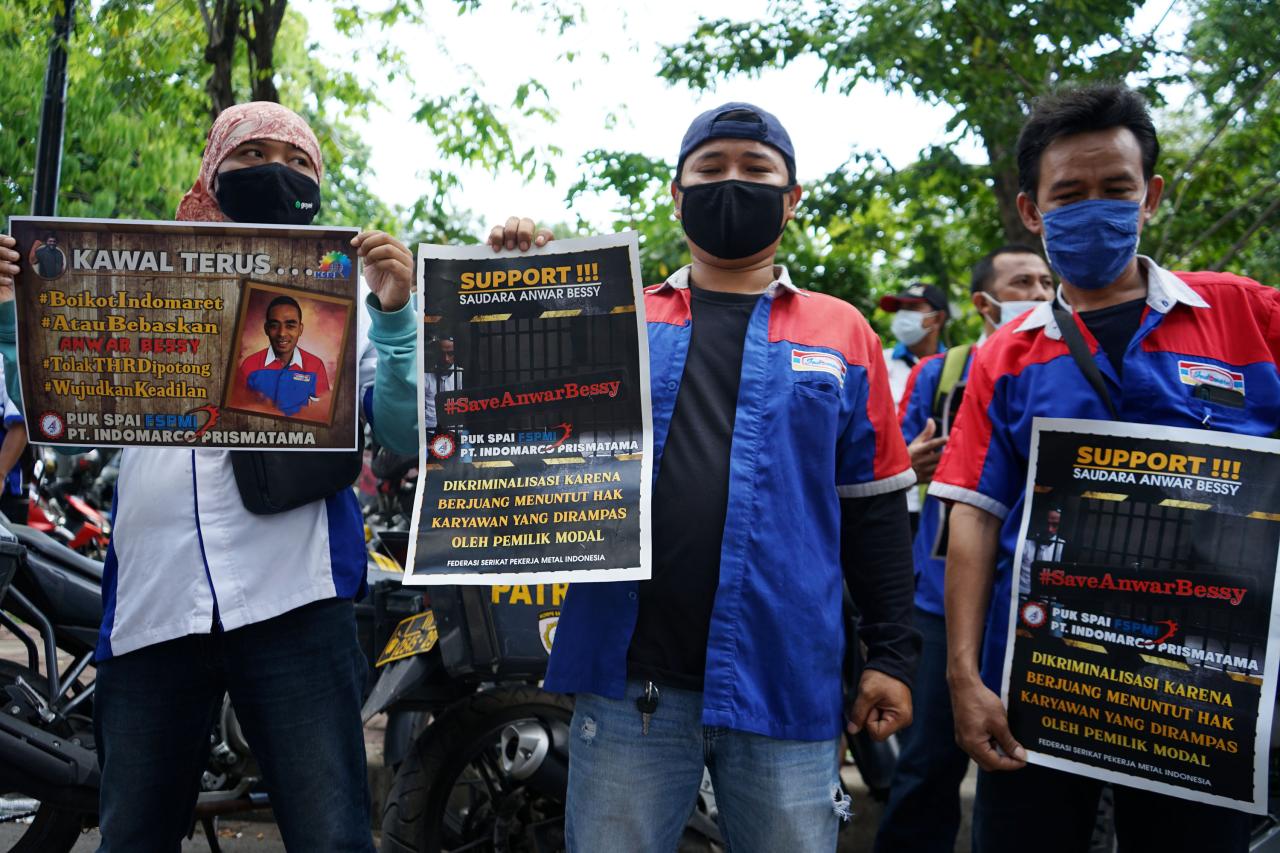 Buruh Gelar Aksi Boikot...