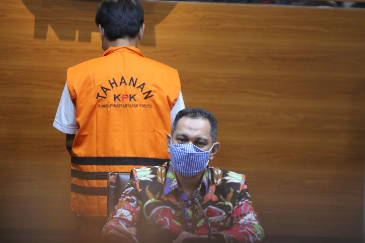 KPK Tahan Yoory Corneles...