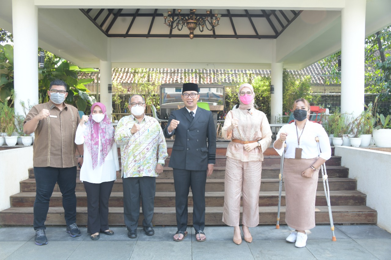 Ridwan Kamil Terima...