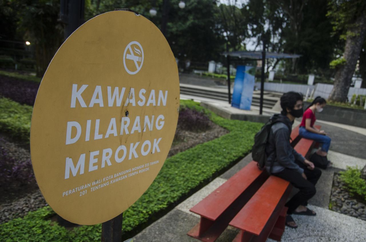 Merokok Sembarangan...