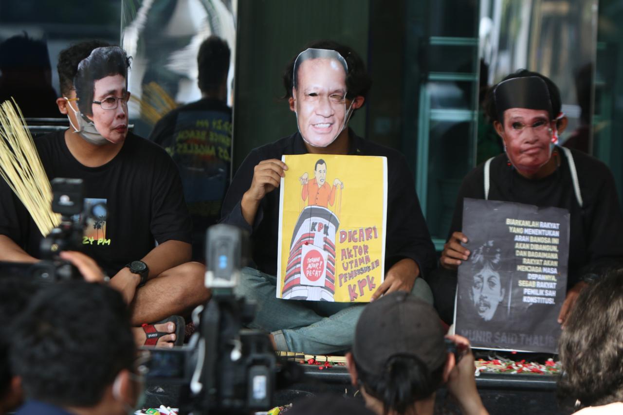 Lebih Banyak Mudarat,...