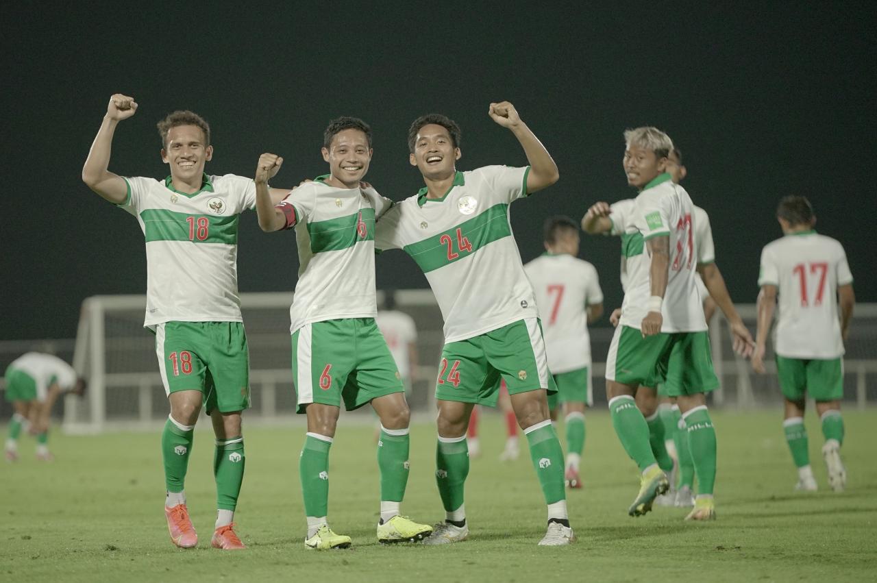 Pertandingan Uji Coba,...