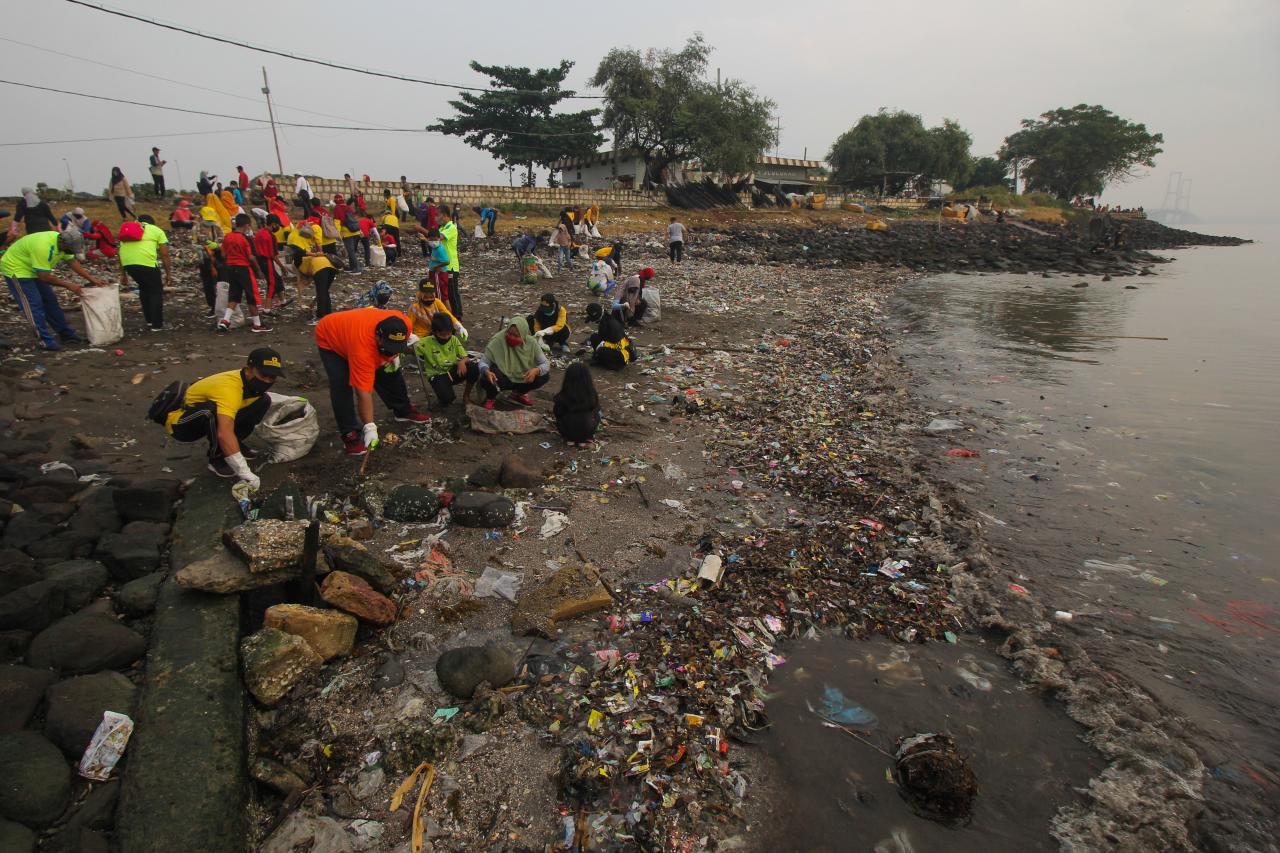Aksi Bersih-Bersih Sampah...