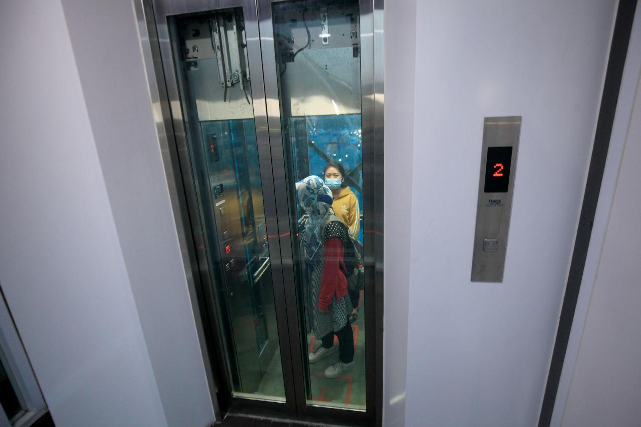 Pengoperasian Lift di...
