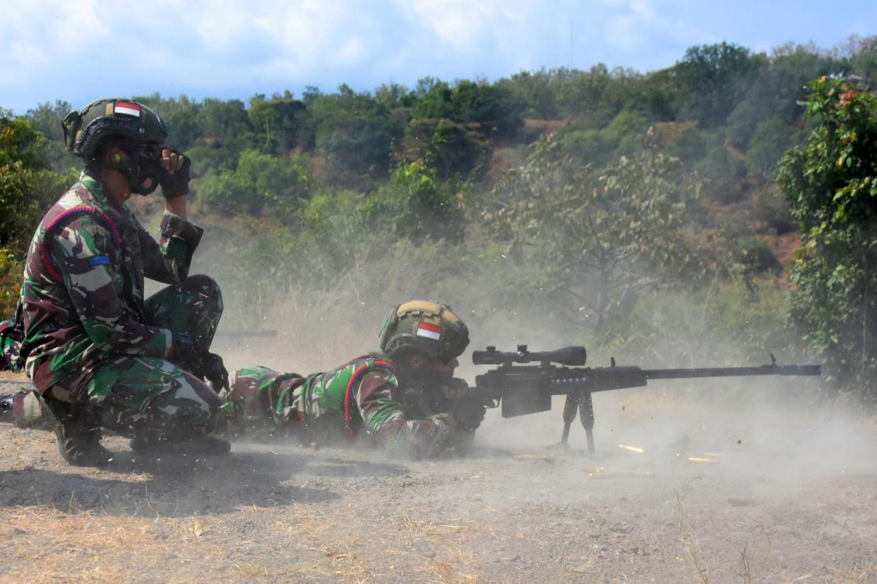 Sangar, Marinir Tembakkan...
