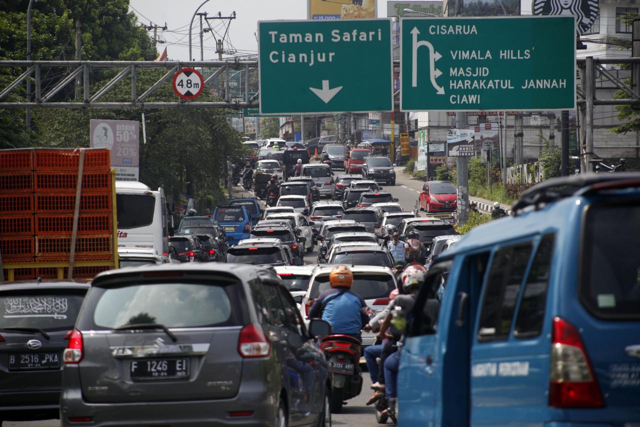 Kepadatan Jalur Puncak...