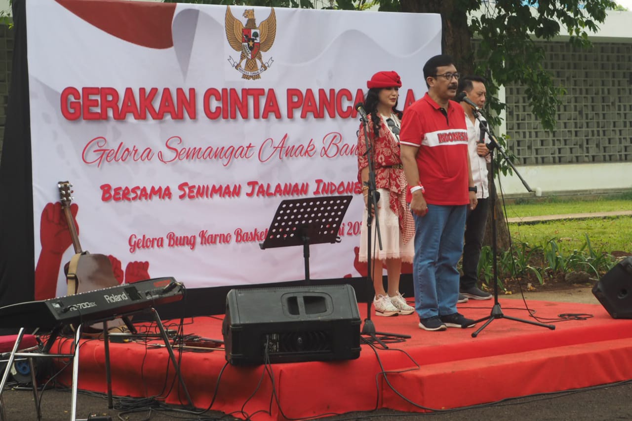 Bersama Pengamen Jalanan,...