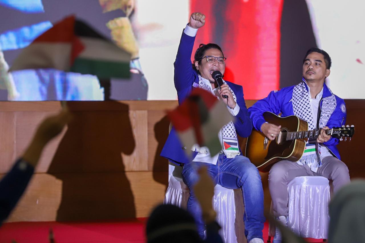 Pasha dan Enda Ungu...