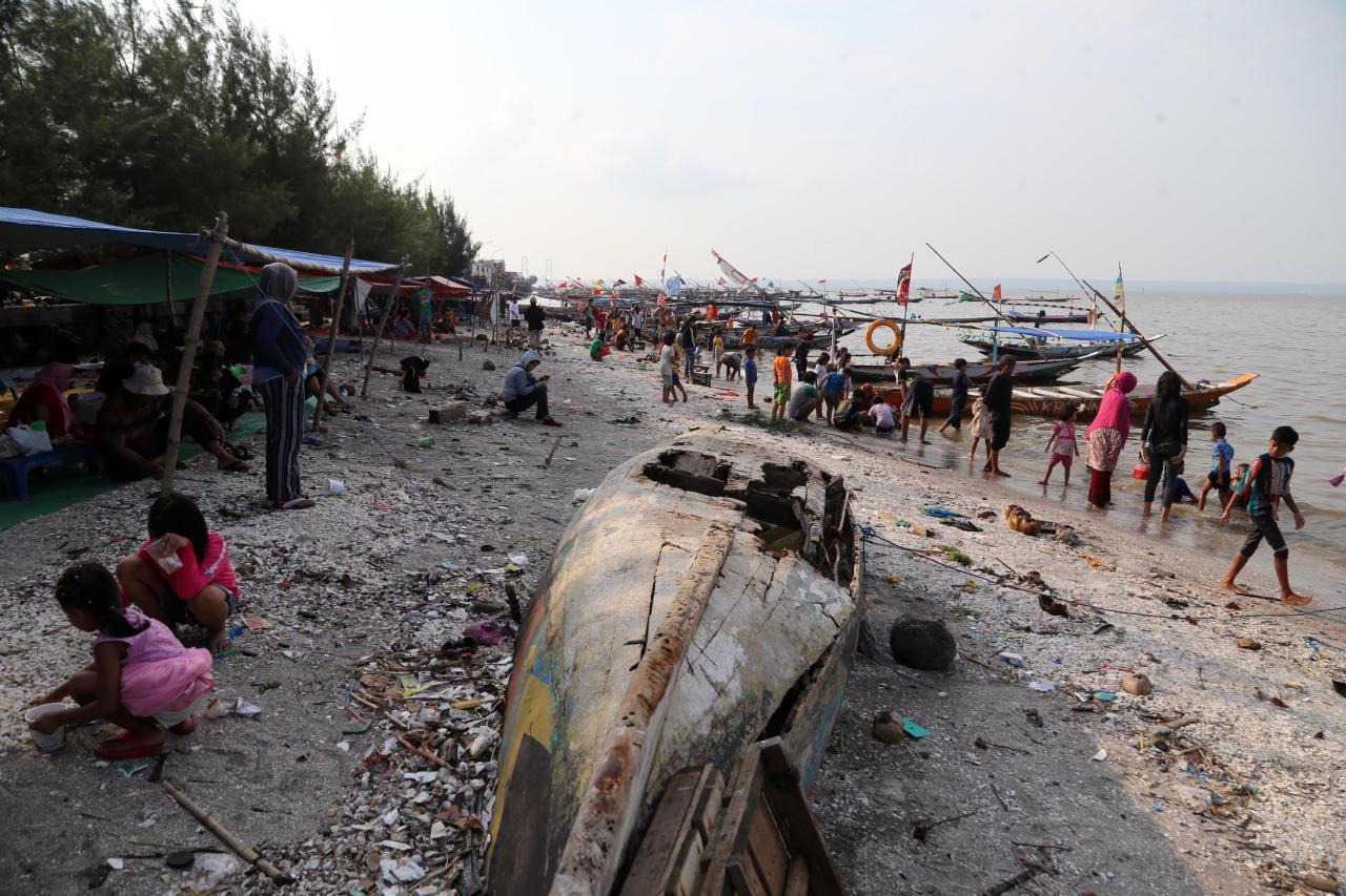 Miris, Sampah Berserakan...
