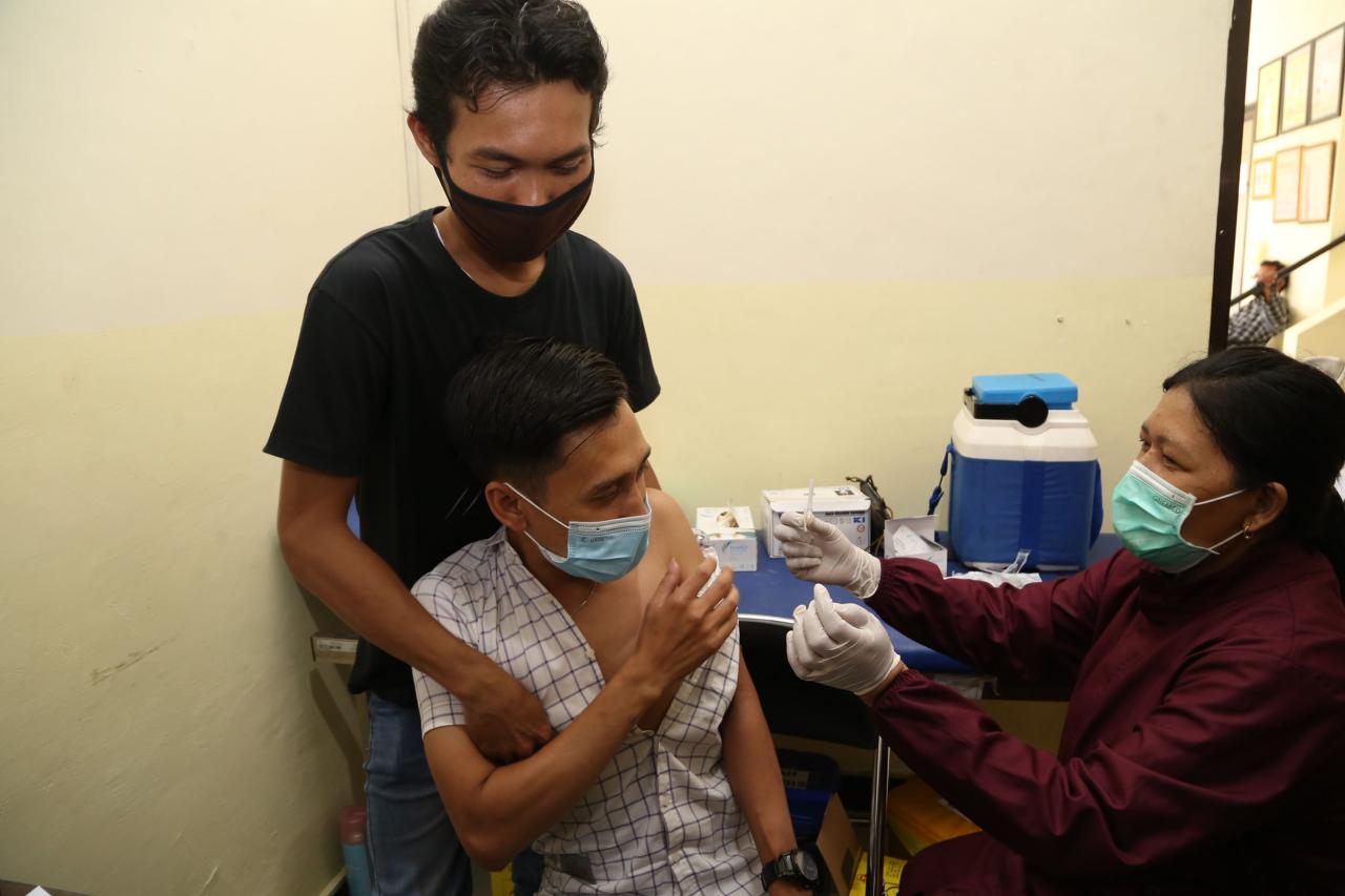 Puluhan Pekerja Hiburan...