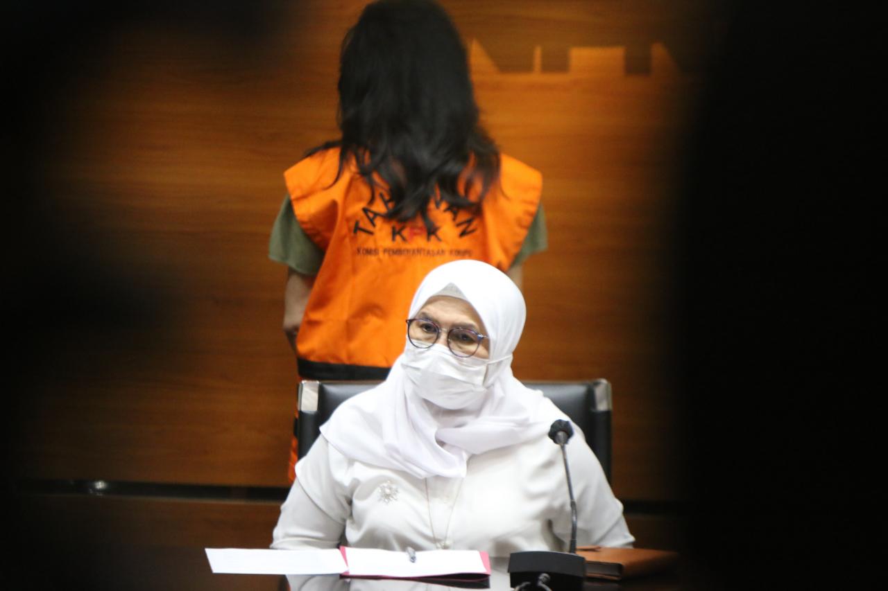 Ini Dia Anja Runtuwene,...