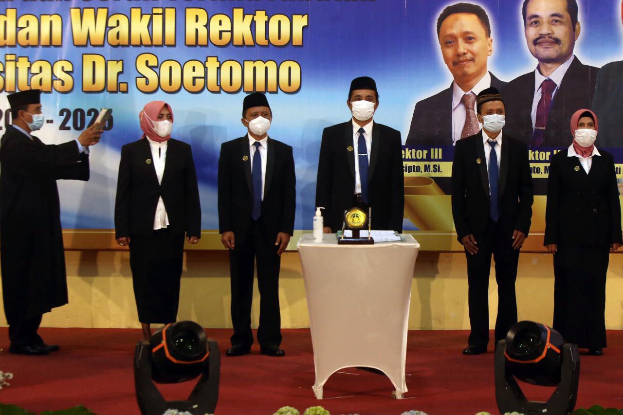 Mahfud MD Hadiri Pelantikan...