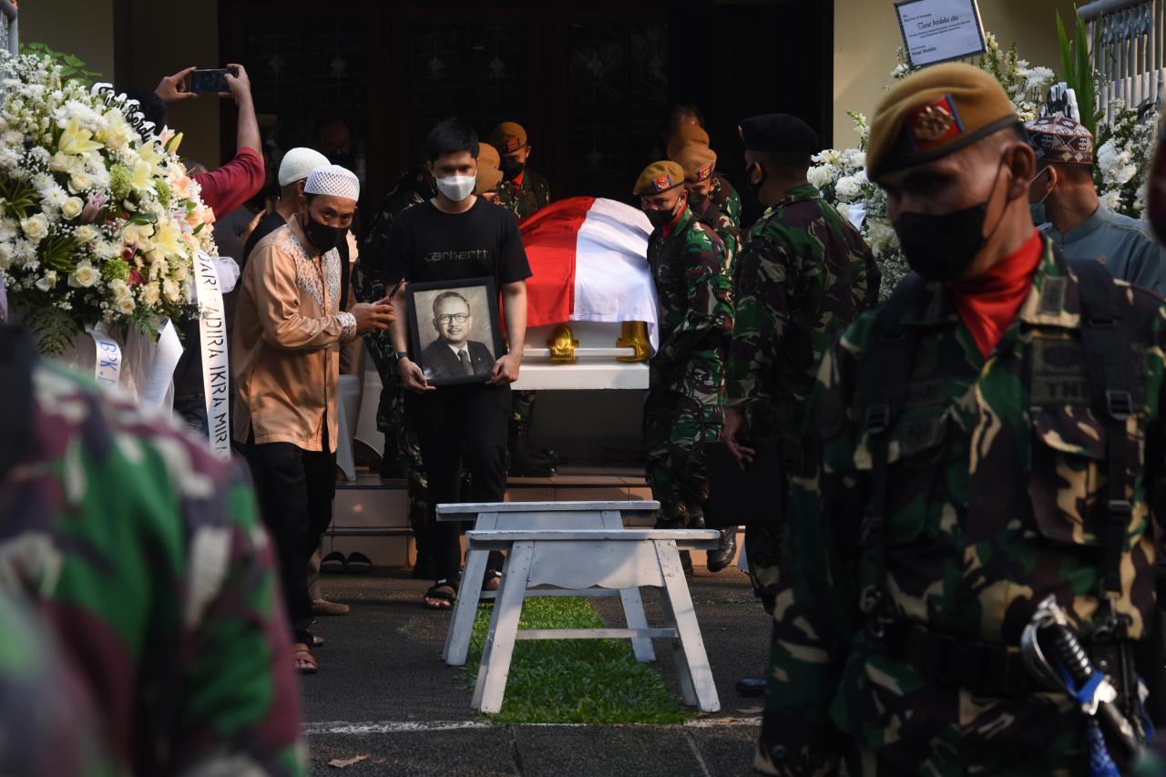 Mantan Menteri Luar...