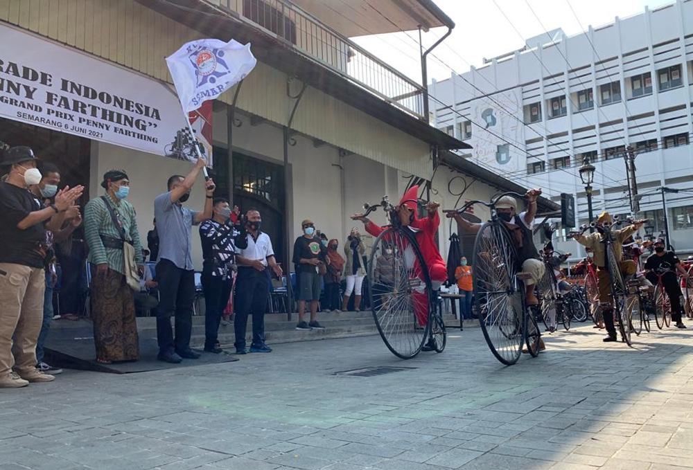 Parade Sepeda Penny...