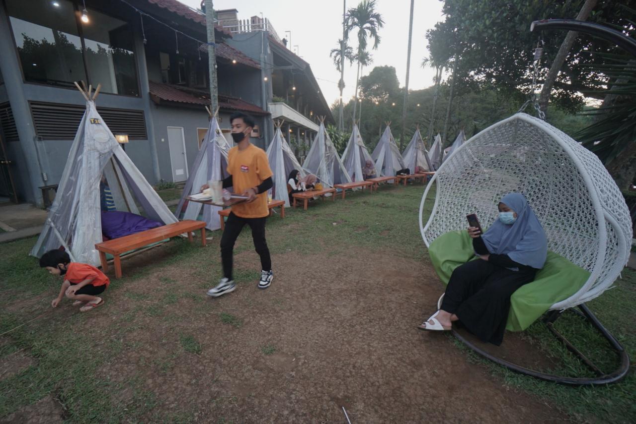 Jungle Cafe Trawas,...