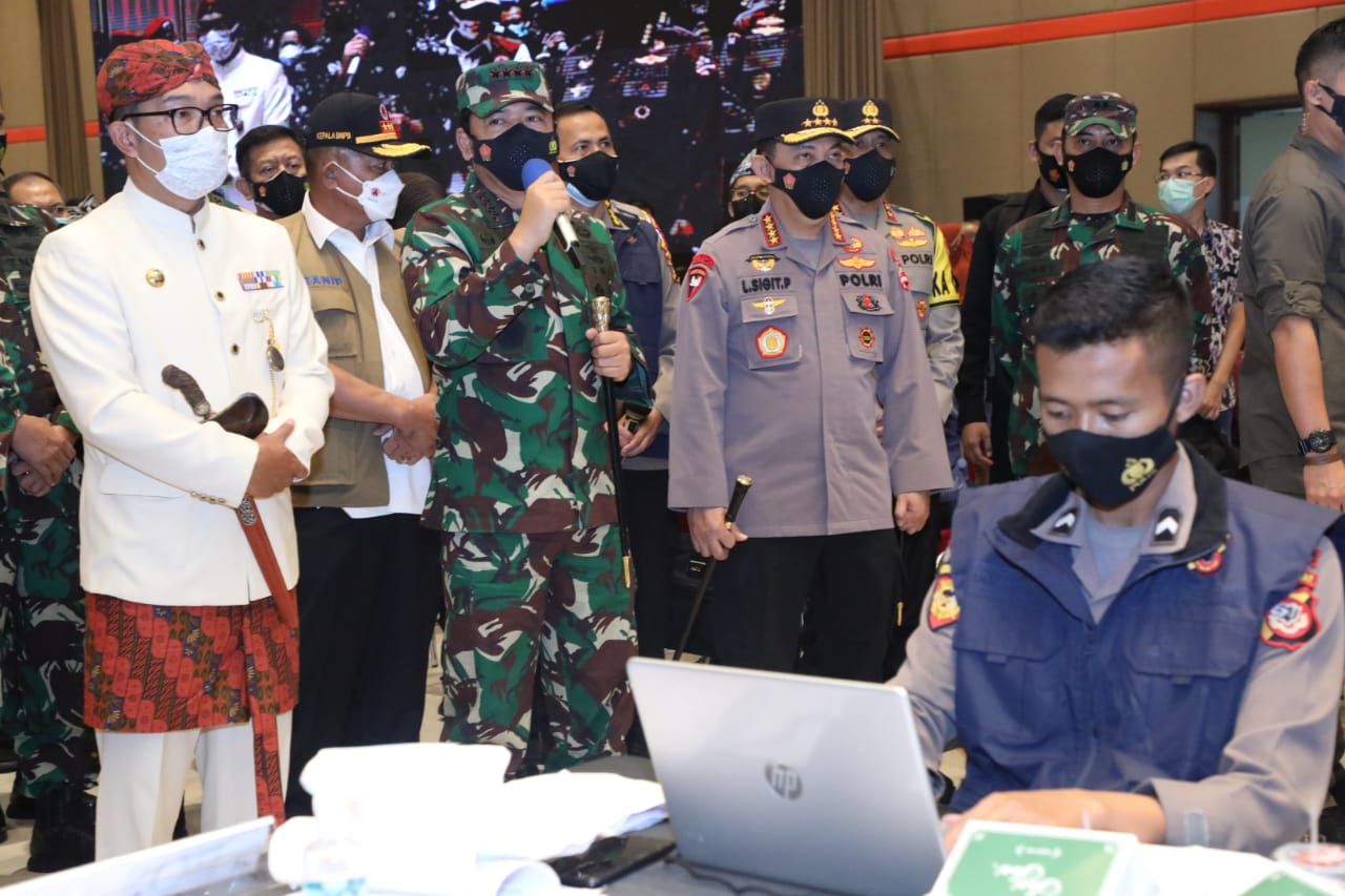 Panglima TNI Tinjau...