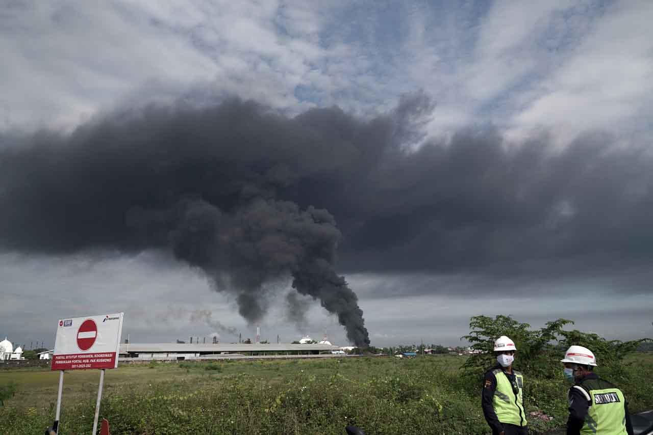 Kepulan Asap Hitam Pekat...