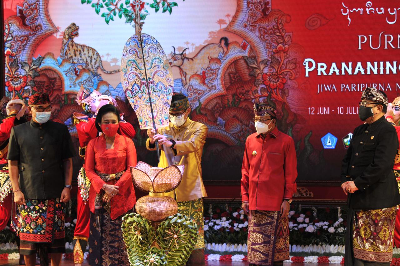 Jokowi Buka Pesta Kesenian...
