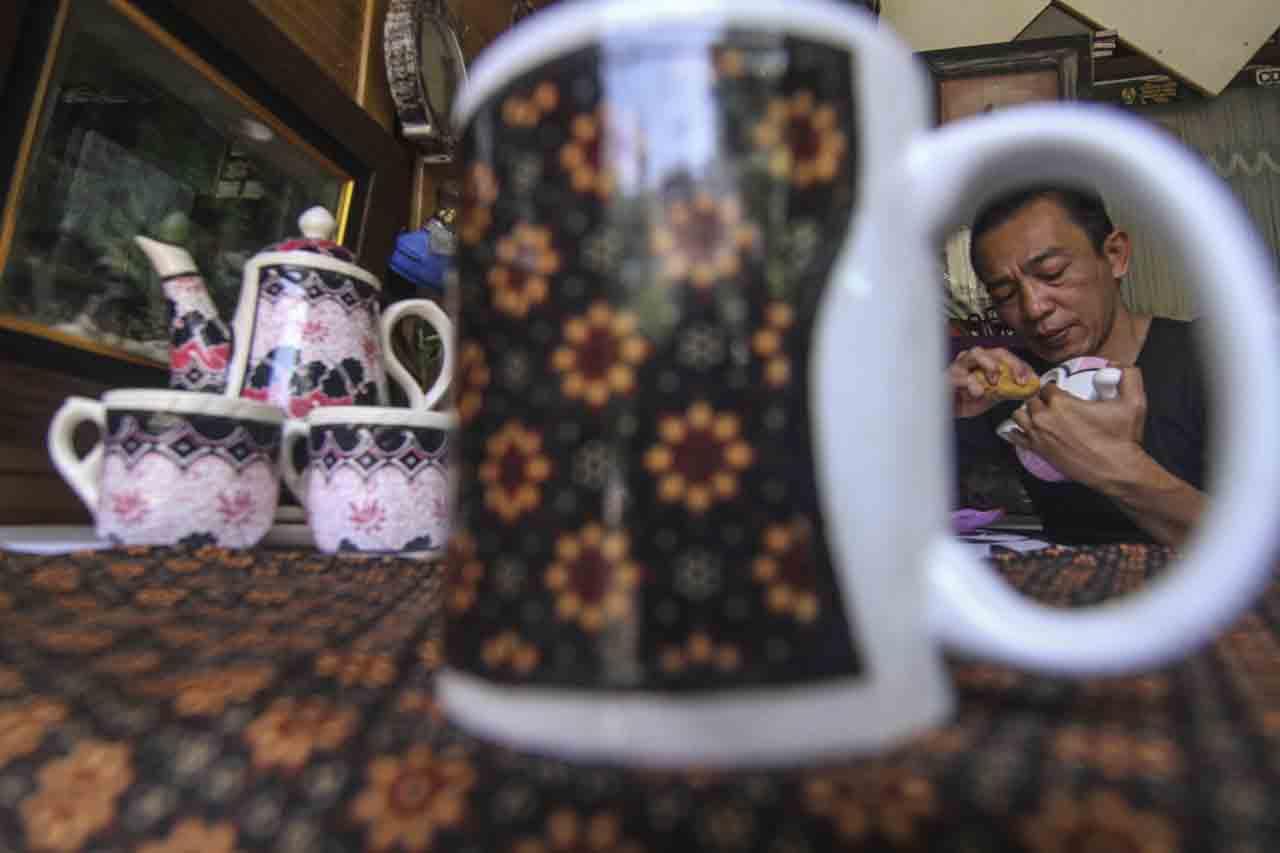 Melihat Kerajinan Batik...