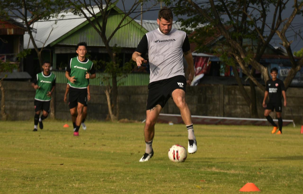 PSM Makassar Gelar Latihan...
