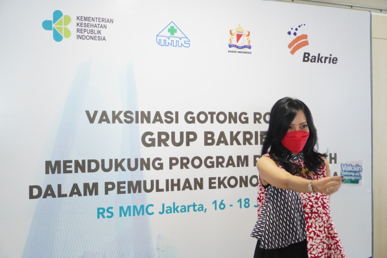 RS MMC Gelar Vaksinasi...
