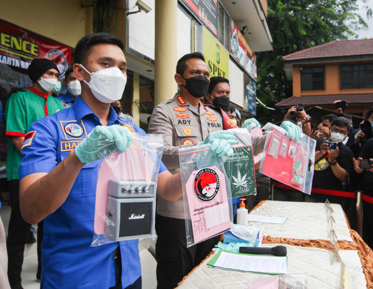 Polisi Sita Buku Hikayat...