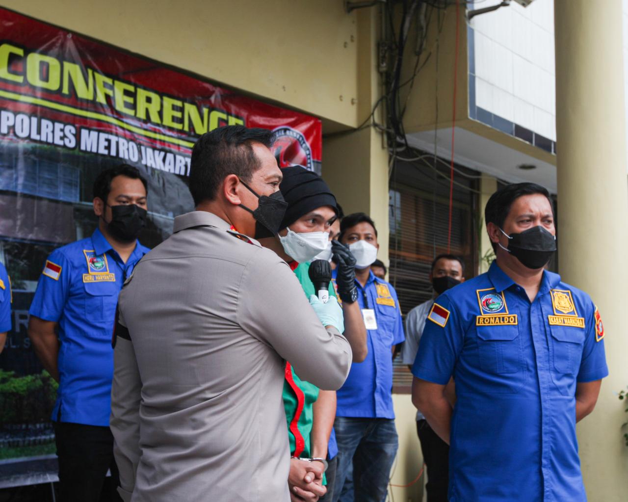 Polisi Sita Buku Hikayat...