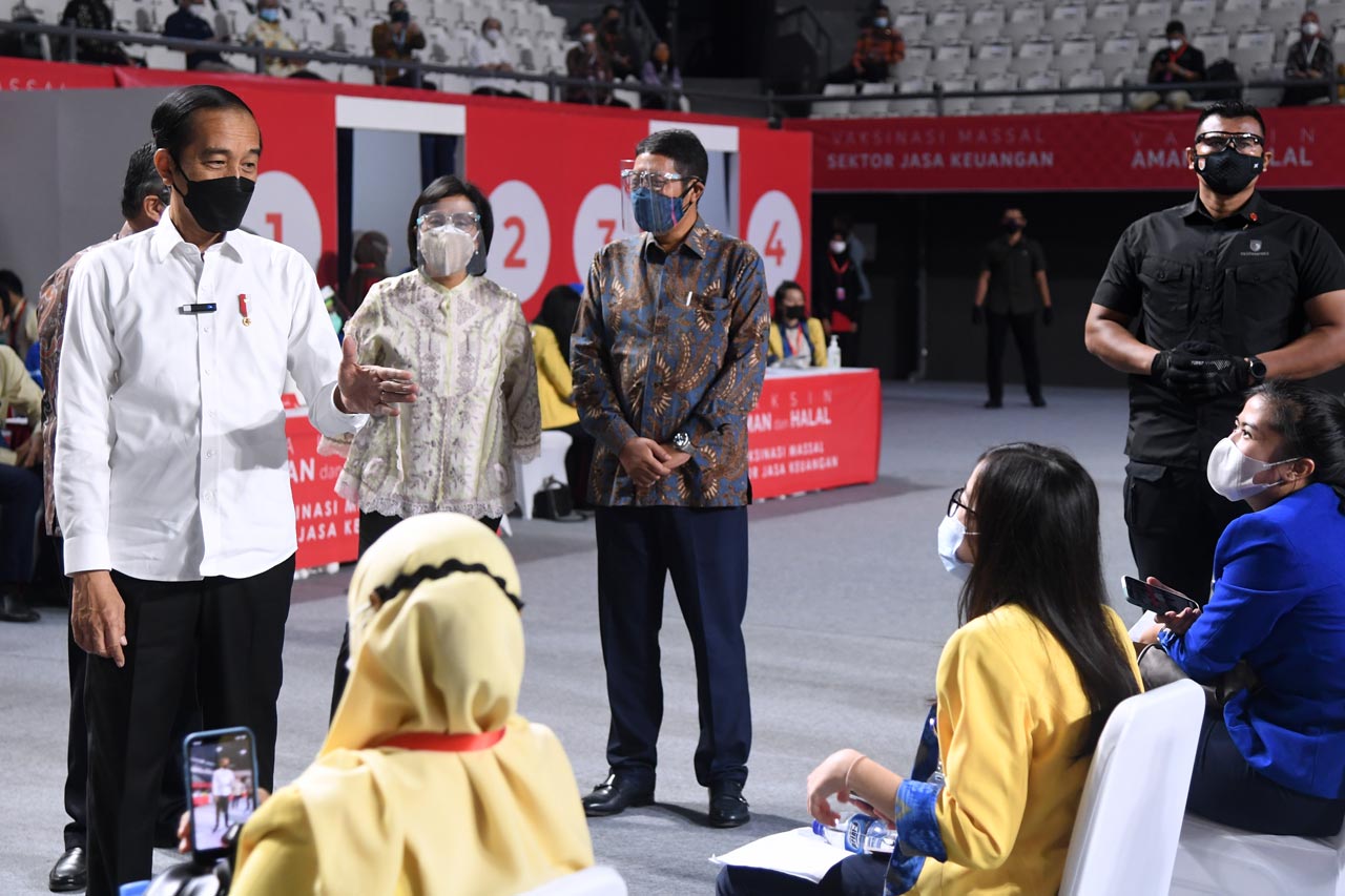 Presiden Jokowi Tinjau...