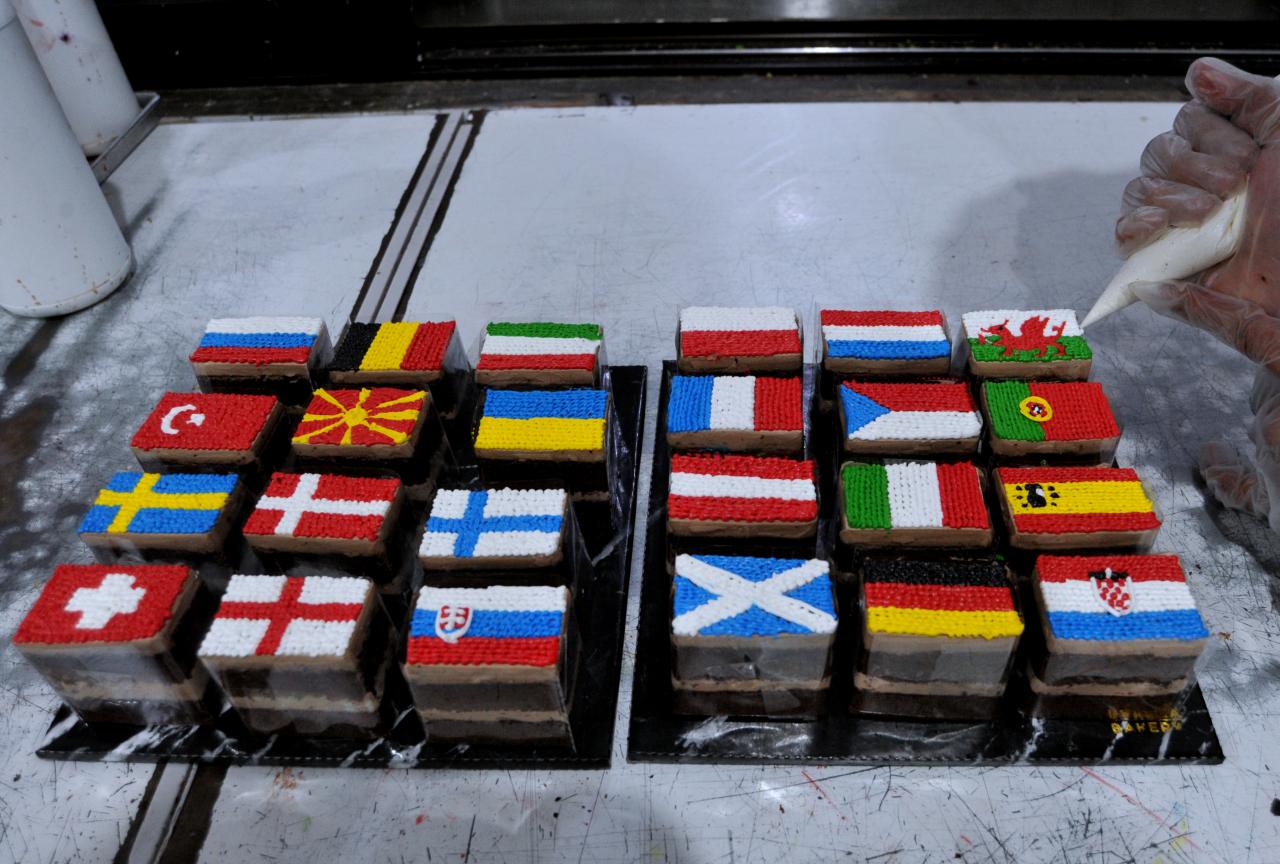 Warna-Warni Kue Bertema...