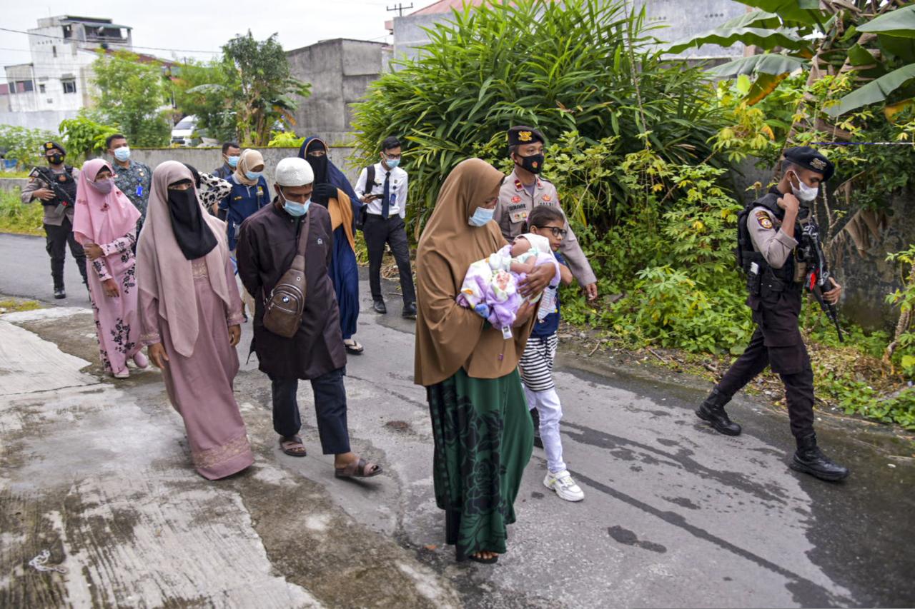 Imigran Rohingya Direlokasi...
