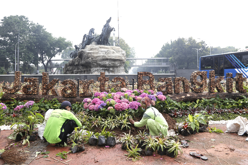 Dekorasi Jakarta Bangkit...