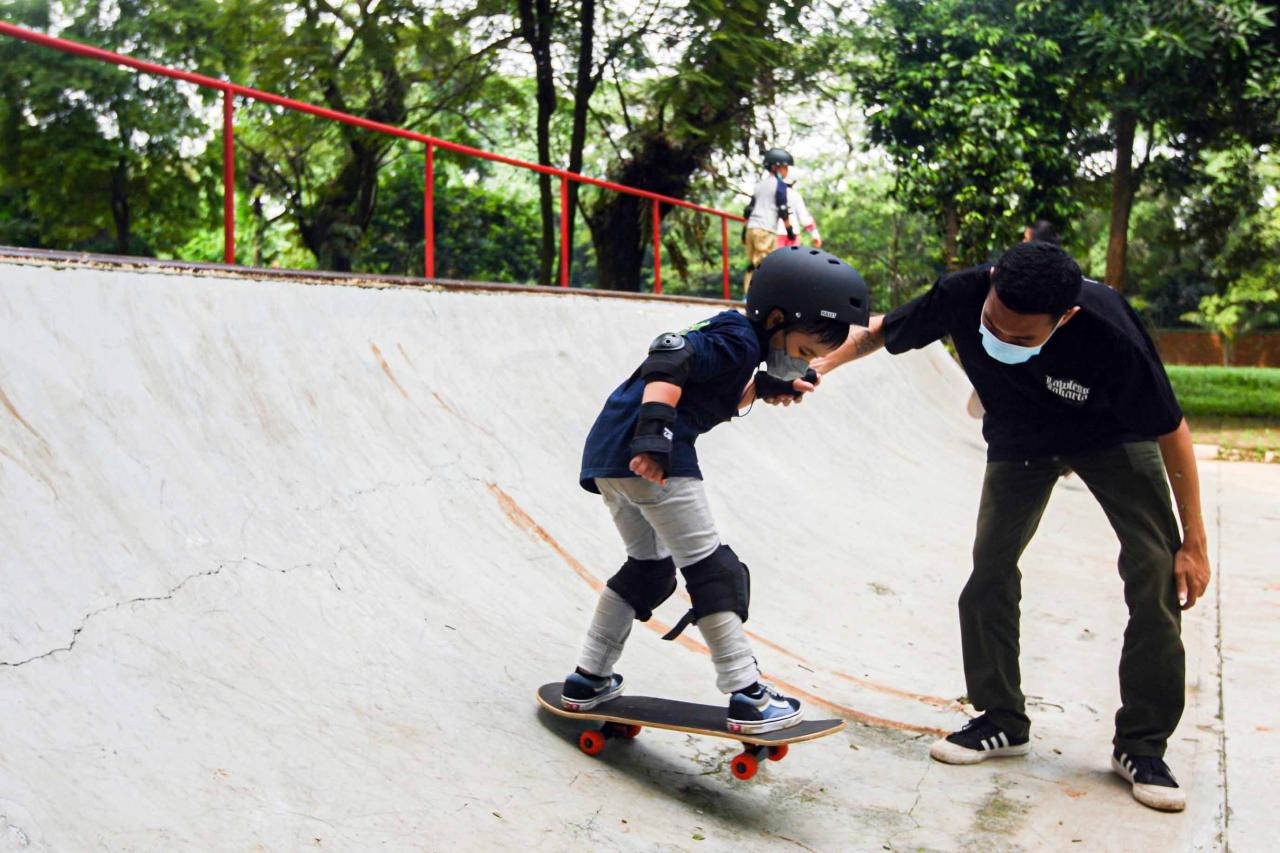 Green Skate Lesson,...
