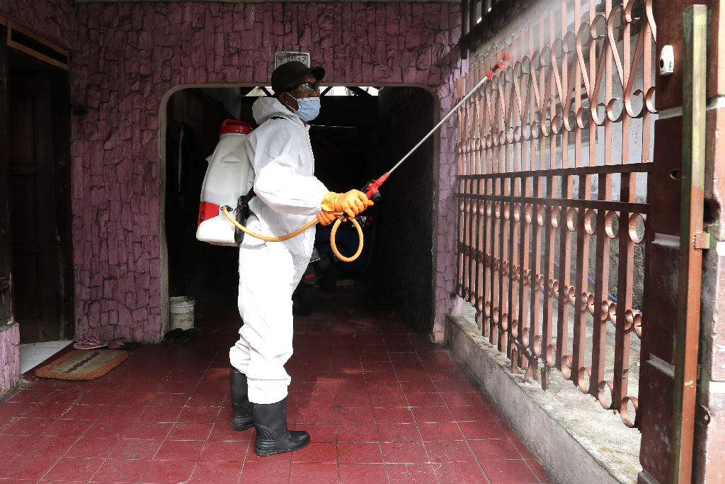 Penyemprotan Disinfektan...