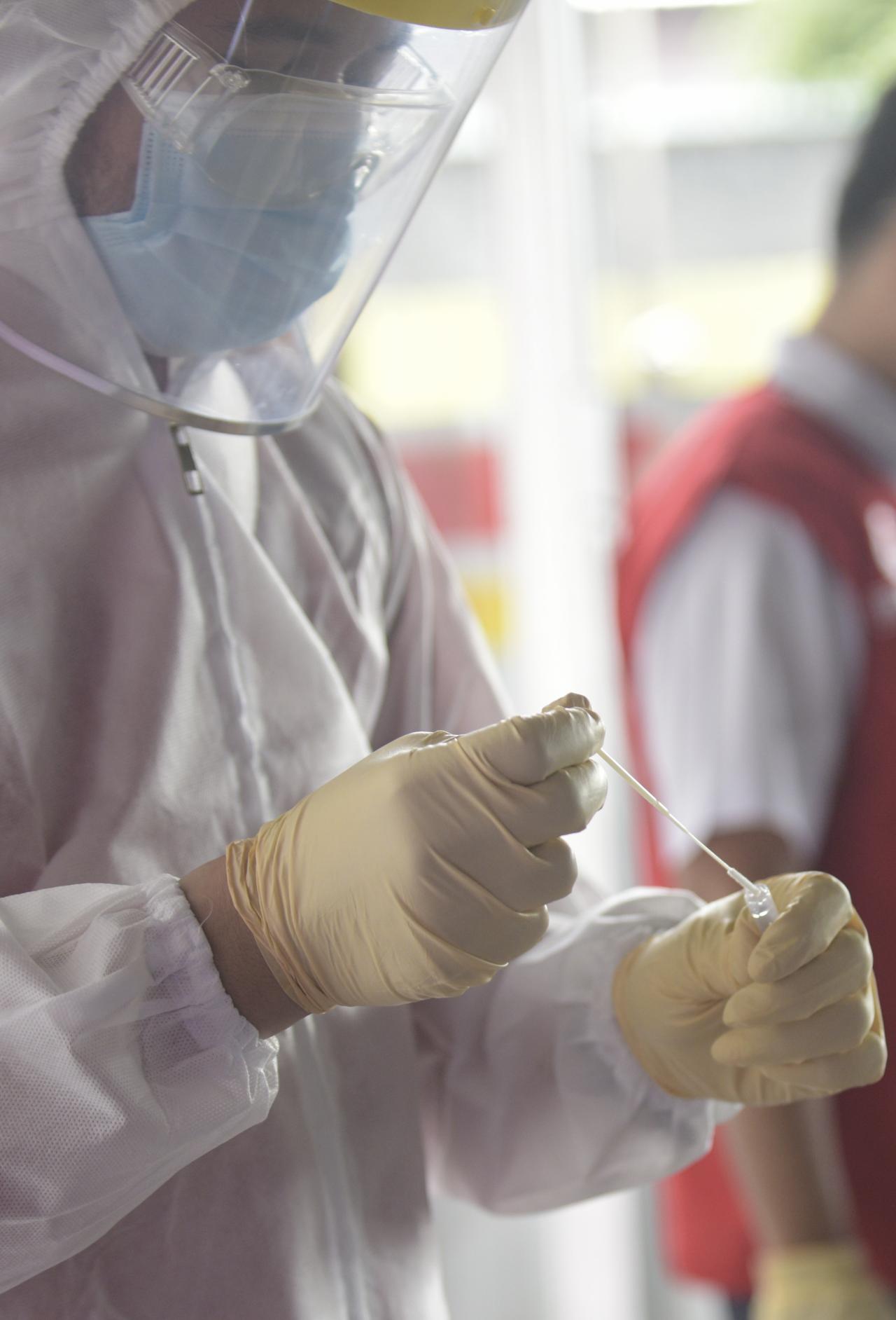 Swab Antigen Acak Penumpang...