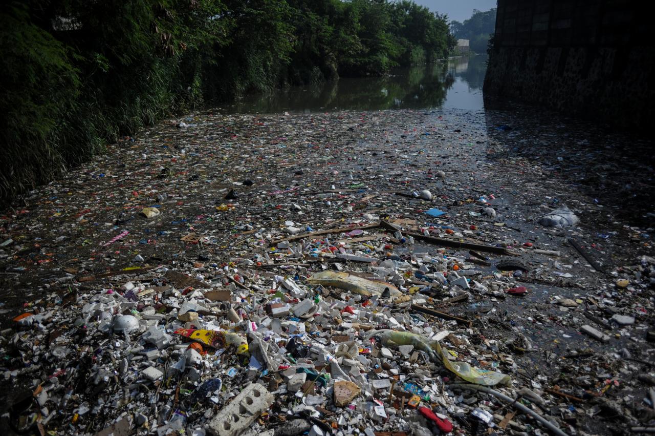 Lautan Sampah di Sungai...