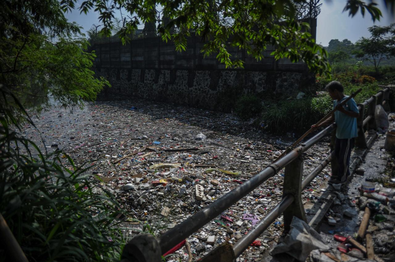 Lautan Sampah di Sungai...