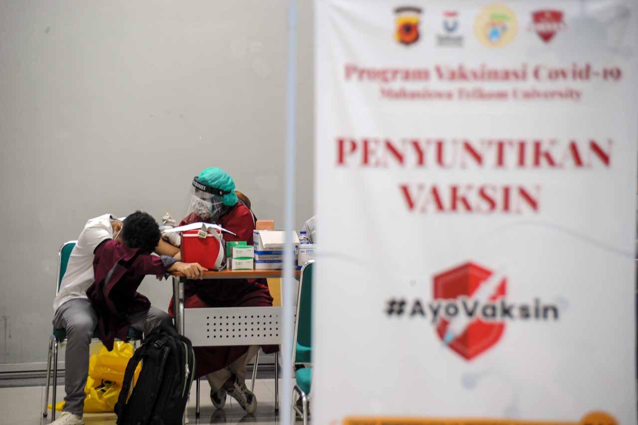 Vaksinasi Covid-19 Bagi...