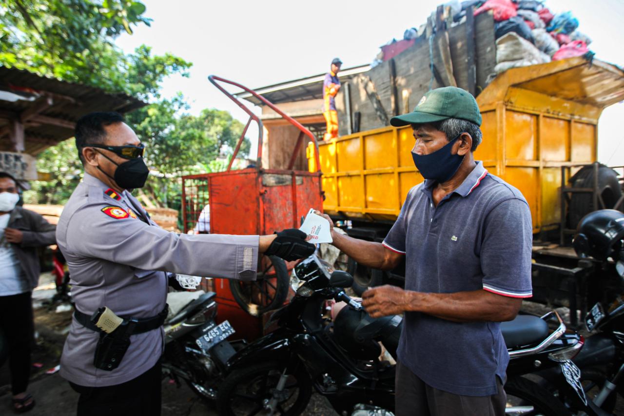 Polisi Grebek Pasar...