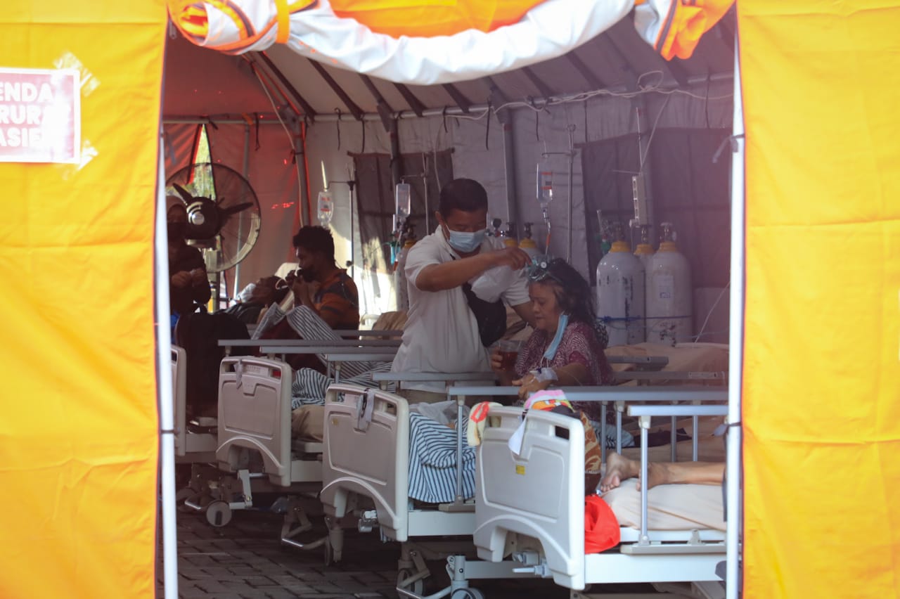 Ganjar Tinjau Tenda...