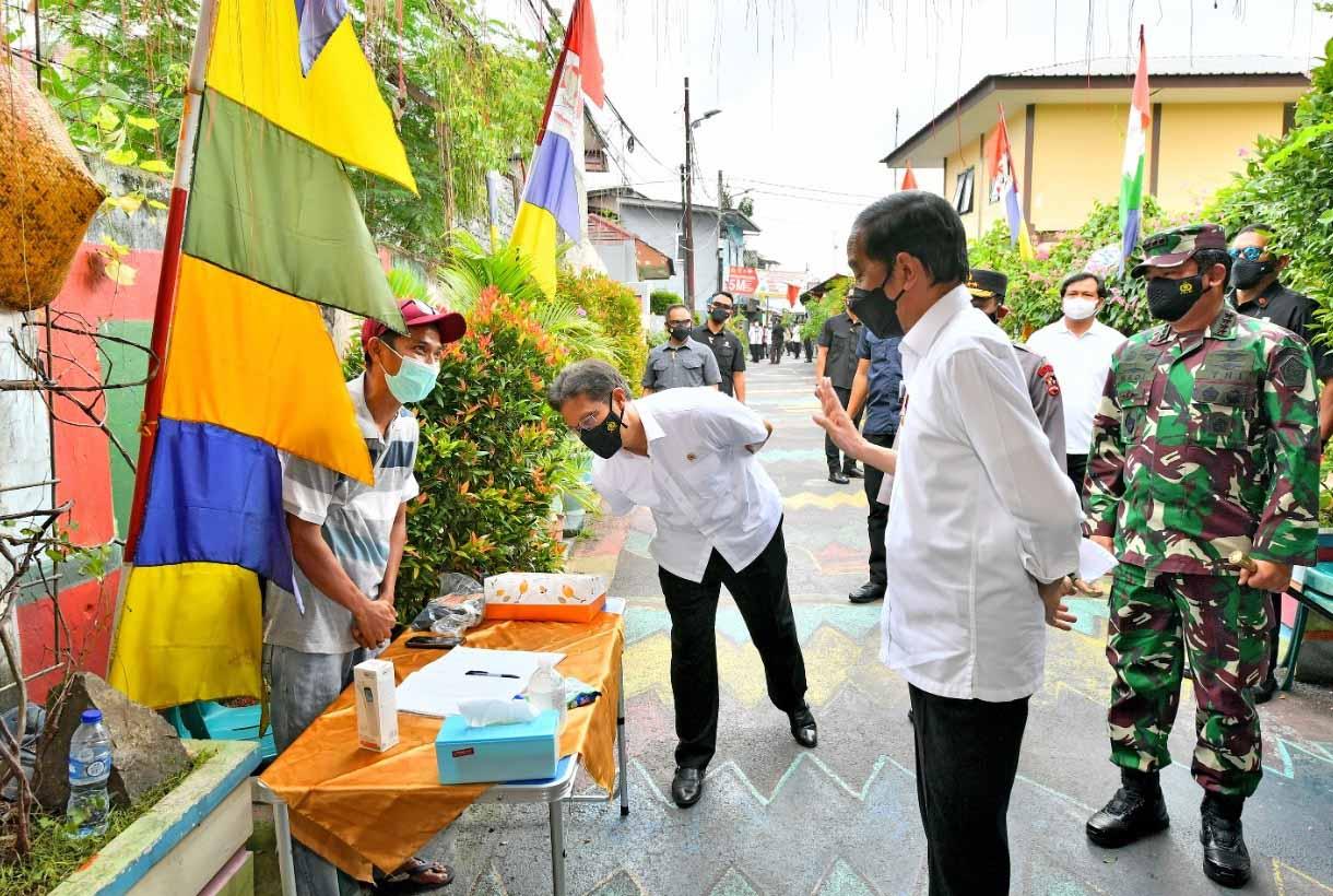 Jokowi Tinjau Kampung...