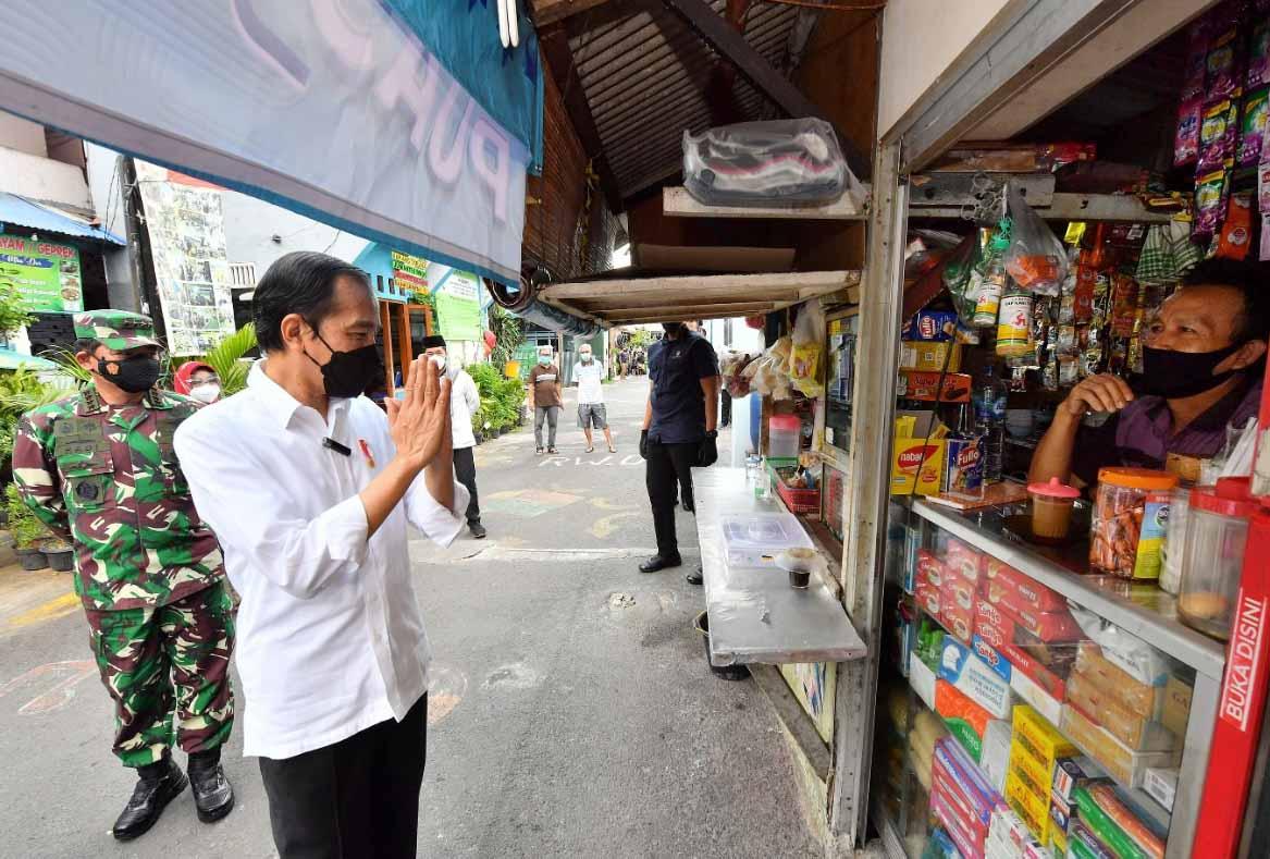 Jokowi Tinjau Kampung...
