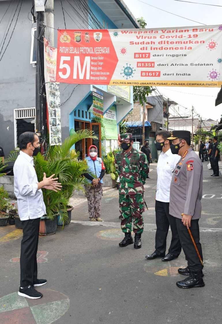 Jokowi Tinjau Kampung...