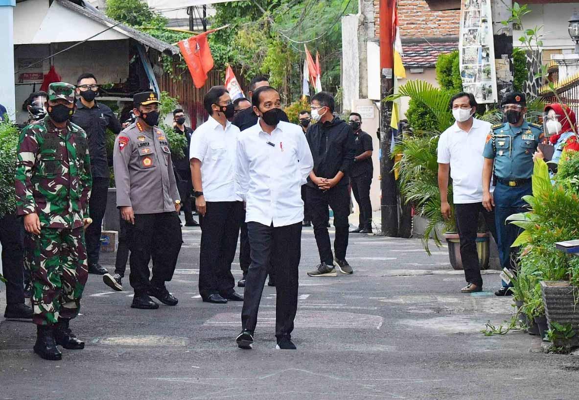 Jokowi Tinjau Kampung...