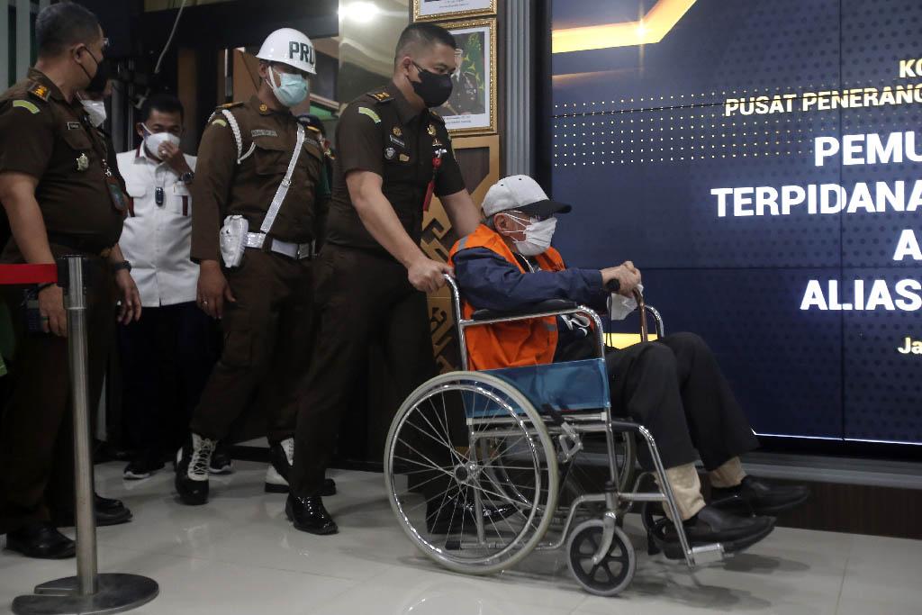 Berkursi Roda dan Berbaju...